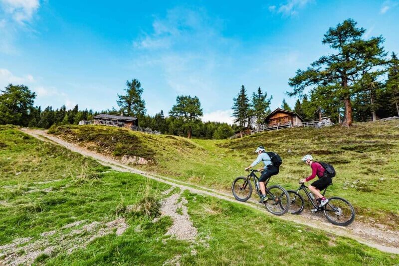 Mountainbiken in den Bergen Tirols.